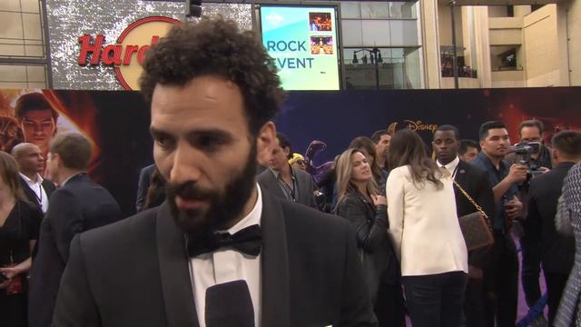 Marwan Kenzari Aladdin Premiere смотреть онлайн