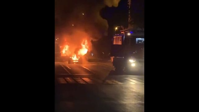 В Балаково сгорел автомобиль ул Гагарина смотреть онлайн