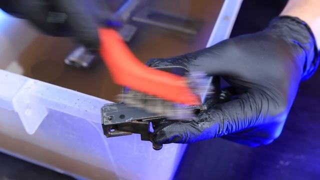 Реставрация ржавого пистолета-пулемёта | SA-24 смотреть онлайн