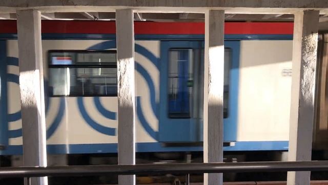 Поезд метро "Москва" смотреть онлайн