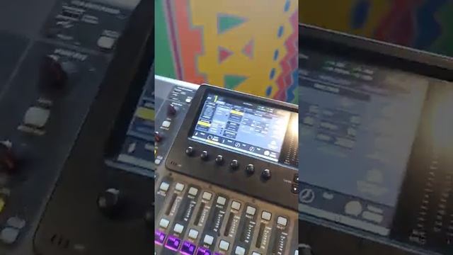 01 Sincronizar Behringer X32 e S32 FOH ROH смотреть онлайн