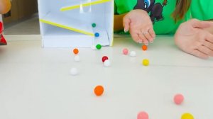 Крис учится помогать маме и своим друзьям