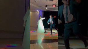 Танец отца и дочери. Удивили всех. Сюрприз на свадьбе.