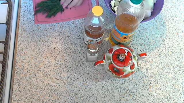 САЛАТ ИЗ СВЕЖИХ ОГУРЦОВ С СЕЛЬДЕРЕЕМ ОЧЕНЬ ВКУСНЫЙ И ЛЕГКИЙ, ПОЛЕЗНЫЙ И ПРОСТОЙ РЕЦЕПТ! смотреть онлайн