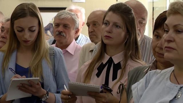 В Старооскольском краевеческом музее открылась выставка «Илья Хегай в кругу друзей» смотреть онлайн