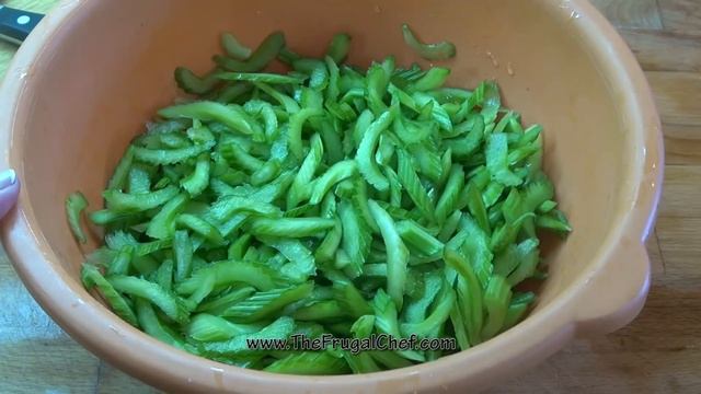 Celery, Tomato & Avocado Salad - Vegan Recipe смотреть онлайн