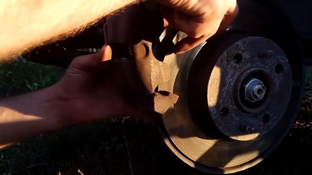 Замена ПЕРЕДНИХ ТОРМОЗНЫХ КОЛОДОК ВАЗ 2109, 2110, 2114, 2115, Калина, Гранта, Приора смотреть онлайн
