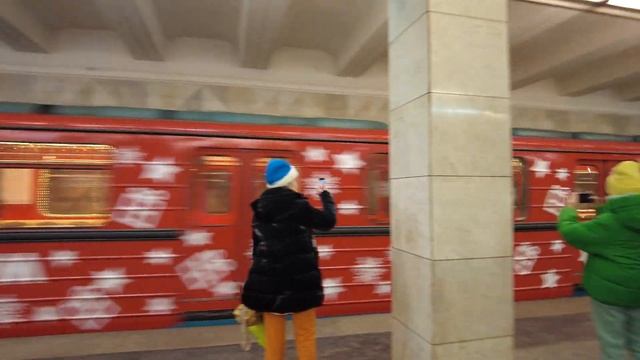 НОВОГОДНИЙ РЕТРО ПОЕЗД МЕТРО "ЕЖ 3" 2023 смотреть онлайн