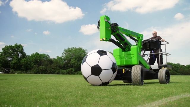 Game Time! - Can a Nifty Play Football? смотреть онлайн
