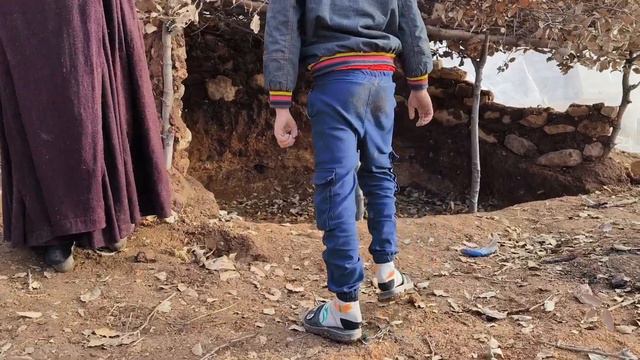 The destruction of the hut on the head of a nomadic woman and her children смотреть онлайн