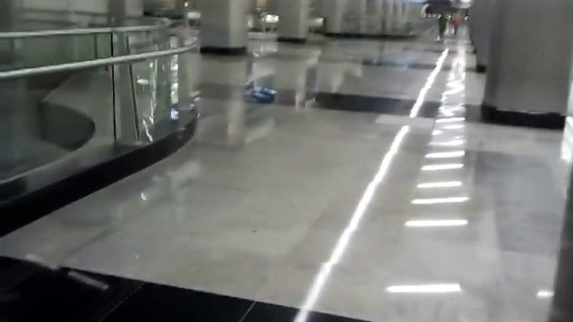 Станция Московского метро "Деловой центр" смотреть онлайн
