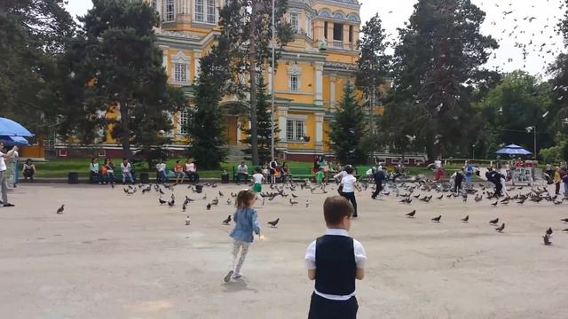 Almaty, Kazakhstan Panfilov's 28-Soldier Park (Парк 28-ми Панфиловцев) May 2015 смотреть онлайн