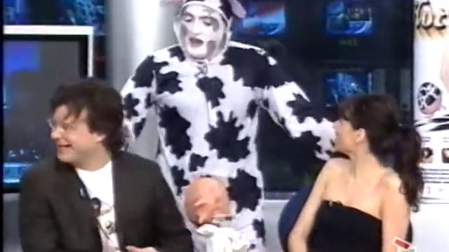 BOFIL PRESENTA "HOT MILK" смотреть онлайн