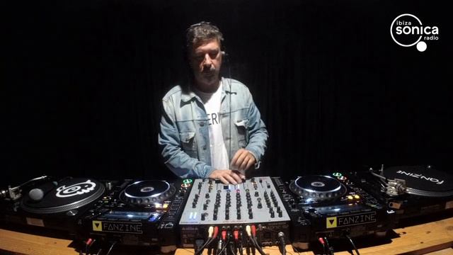 #059 Dance Criminal Radio Show by DJ Ino - Ibiza Sonica смотреть онлайн