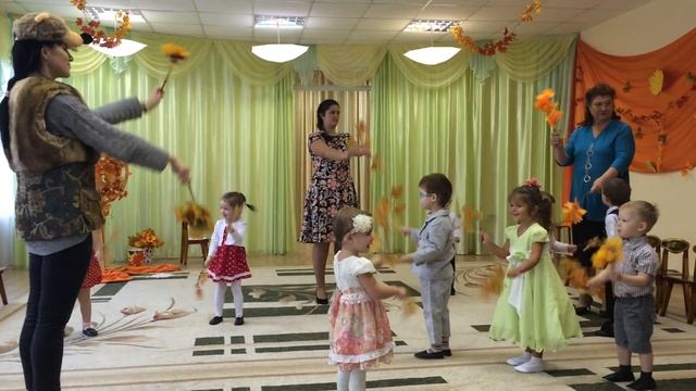 2 группа - Танец с листочками смотреть онлайн