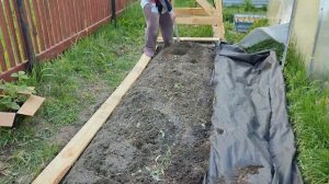 Клубничная ГРЯДКА РАЗДОРА. Как мы делали и переделывали новую грядку под клубнику