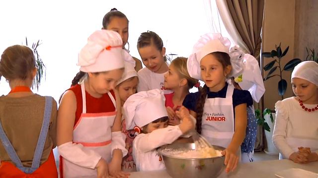 Пасхальный кулич приготовленный детьми PF Junior смотреть онлайн