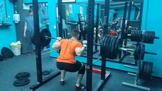 252.5kg/556lbs High Bar beltless Squat @79.5kg смотреть онлайн