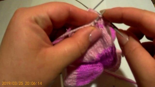 Платье для интерьерной куклы с сердечками вязаное спицами. смотреть онлайн