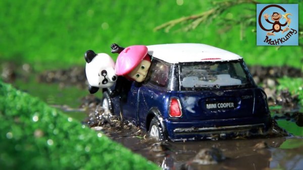 Мультик про Машинки - Маша и Медведь покупают машину и катаются по лужам. Манкиту
