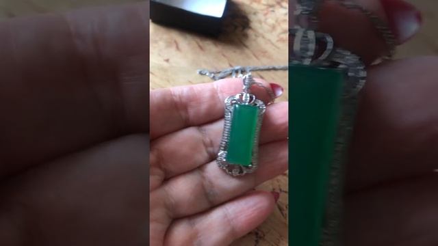 Зелёный халцедон , кулон смотреть онлайн