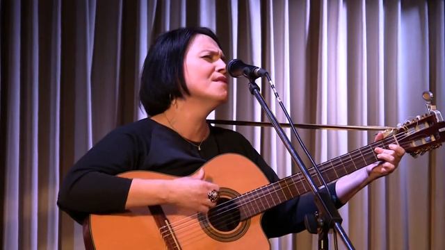 Юлия Зиганшина - ПОЦЕЛУЙ РОЗЫ (Сил - русский текст Гомазкова) смотреть онлайн