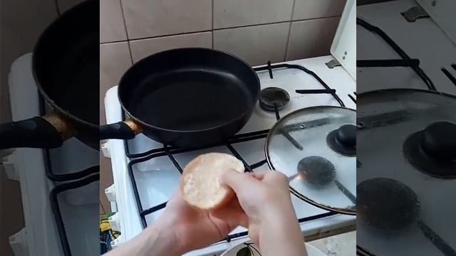 Сын готовит завтрак смотреть онлайн