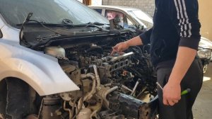 Установка двигателя и как зажать головку двс форд фокус 2. 2008год. Объем 1.8