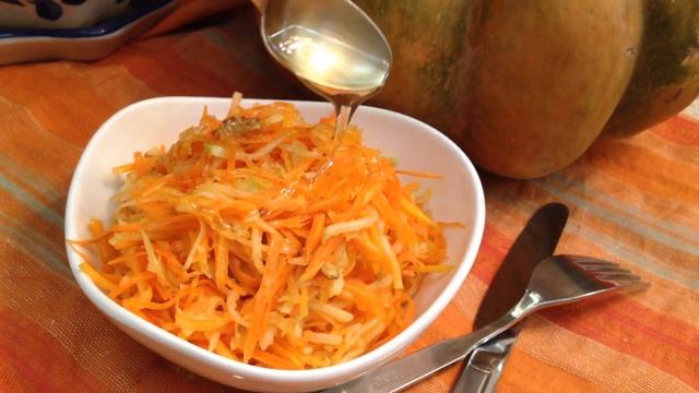 Салат из свежей тыквы с морковью, кольраби и медом смотреть онлайн
