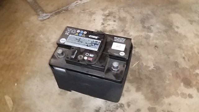 2009-2017 Volkswagen Tiguan SUV - 12V Automotive Battery Removed - Changing Dead Battery смотреть онлайн