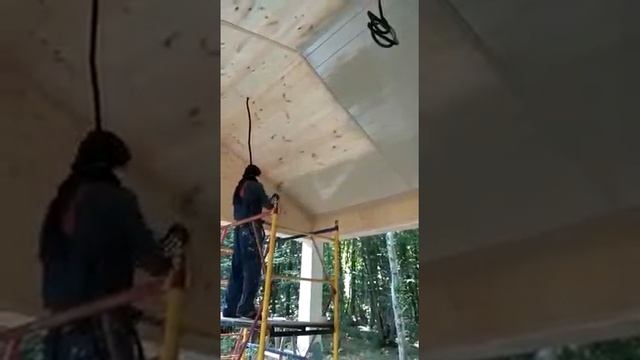 Покраска деревянной вагонки безвоздушным способом краской Tikkurila. смотреть онлайн