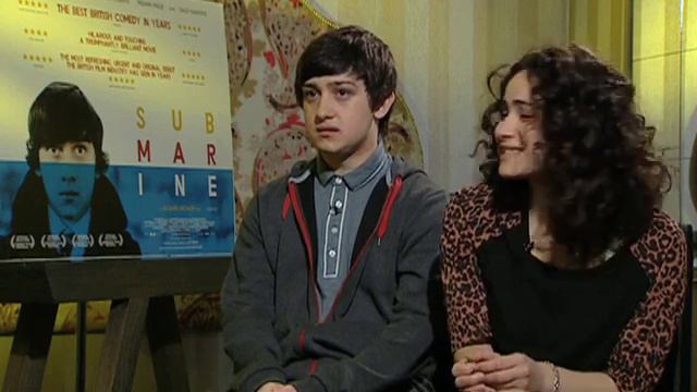 Craig Roberts Shows His Gangster Rapper Pose - Funny Interview Video смотреть онлайн