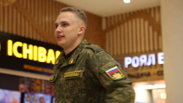 Посетители популярного торгового цента в преддверии Дня Победы спели Катюшу смотреть онлайн