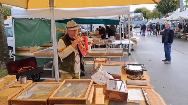 Уличные музыканты на блошиных рынках Италии смотреть онлайн