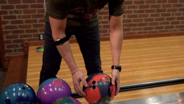 900 Global Harsh Reality Bowling Ball Review With Giorgio Clinaz & Stephanie Zavala смотреть онлайн