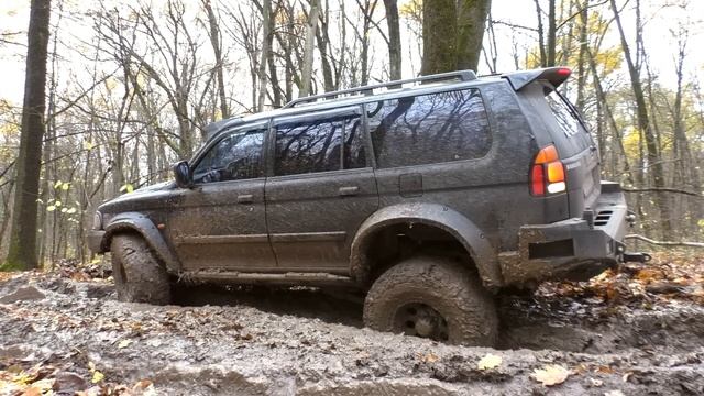 ➤ Mitsubishi Pajero Sport & Toyota Land Cruiser Prado in MUD [Off-Road 4x4] #1 смотреть онлайн