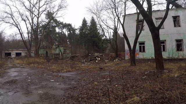 Закрытый военный город начало. Добираемся через лес. Смотрим заброшенный автопарк - Заброшенный мир смотреть онлайн
