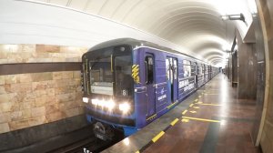 В метро Екатеринбурга в первый рейс отправили «космический состав»