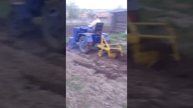 Пробная вспашка самодельным плугом. смотреть онлайн