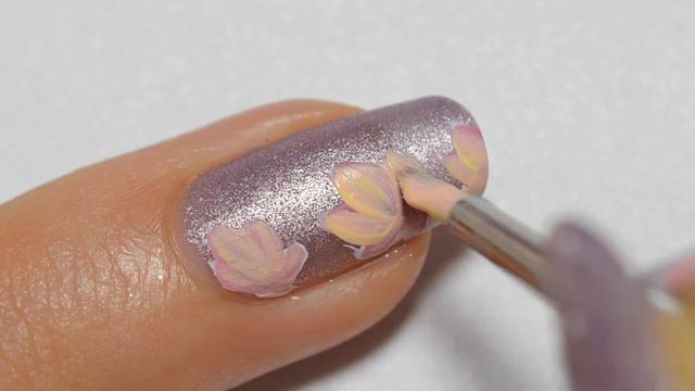 Tuto nail art douces fleurs express et facile (inspiration Zhostovo) смотреть онлайн