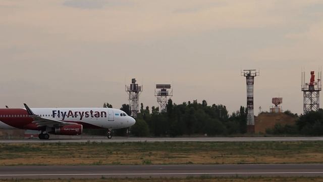 Almaty International airport. Наш аэропорт во время карантина. Взлет самолета Air Astana. смотреть онлайн