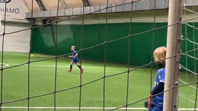Сборы на тренировку⚽️ Зимний день Московского спорта в Лужниках ⛸ смотреть онлайн