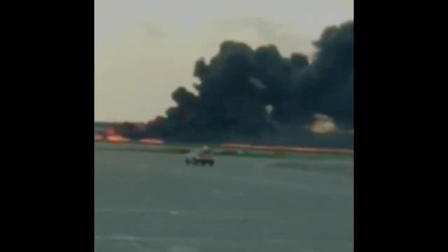 Пожар самолета в аэропорту Шереметьево смотреть онлайн