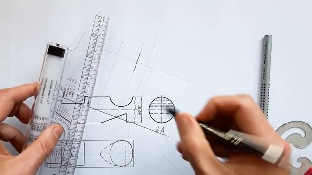 СРУБ (ЦИЛИНДР) С ВЫРЕЗАМИ. НАКЛОННОЕ СЕЧЕНИЕ. Проекционное черчение. Инженерная графика. смотреть онлайн