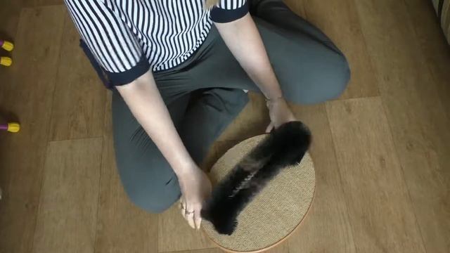 КОШАЧЬЯ МЯТА И АРКА СОБИРАЮЩАЯ КОШКИНУ ШЕРСТЬ. смотреть онлайн