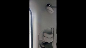 Снять обшивку центральной стойки