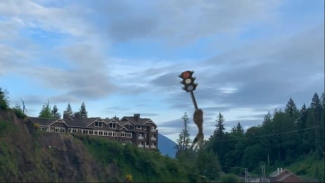 Giant Traffic light passed by смотреть онлайн