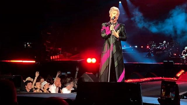 P!NK - Who Knew - Beautiful Trauma Tour (Ernst Happel Stadion) смотреть онлайн