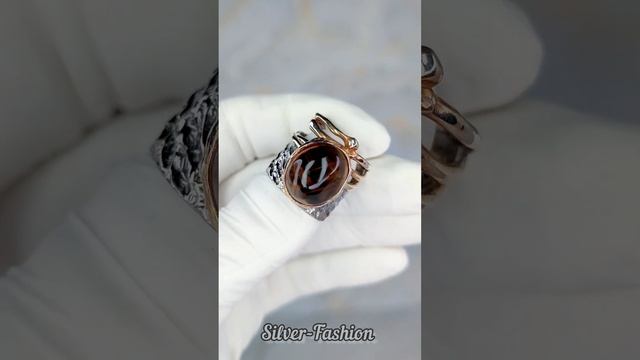 СЕРЕБРЯНОЕ ПОЗОЛОЧЕННОЕ КОЛЬЦО С НАТУРАЛЬНЫМ ДЫМЧАТЫМ ТОПАЗОМ. Р. 17.0 смотреть онлайн