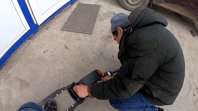 Ремонт бескамерной покрышки на электросамокате. Ставим жгут. поездка на шиномонтаж. смотреть онлайн